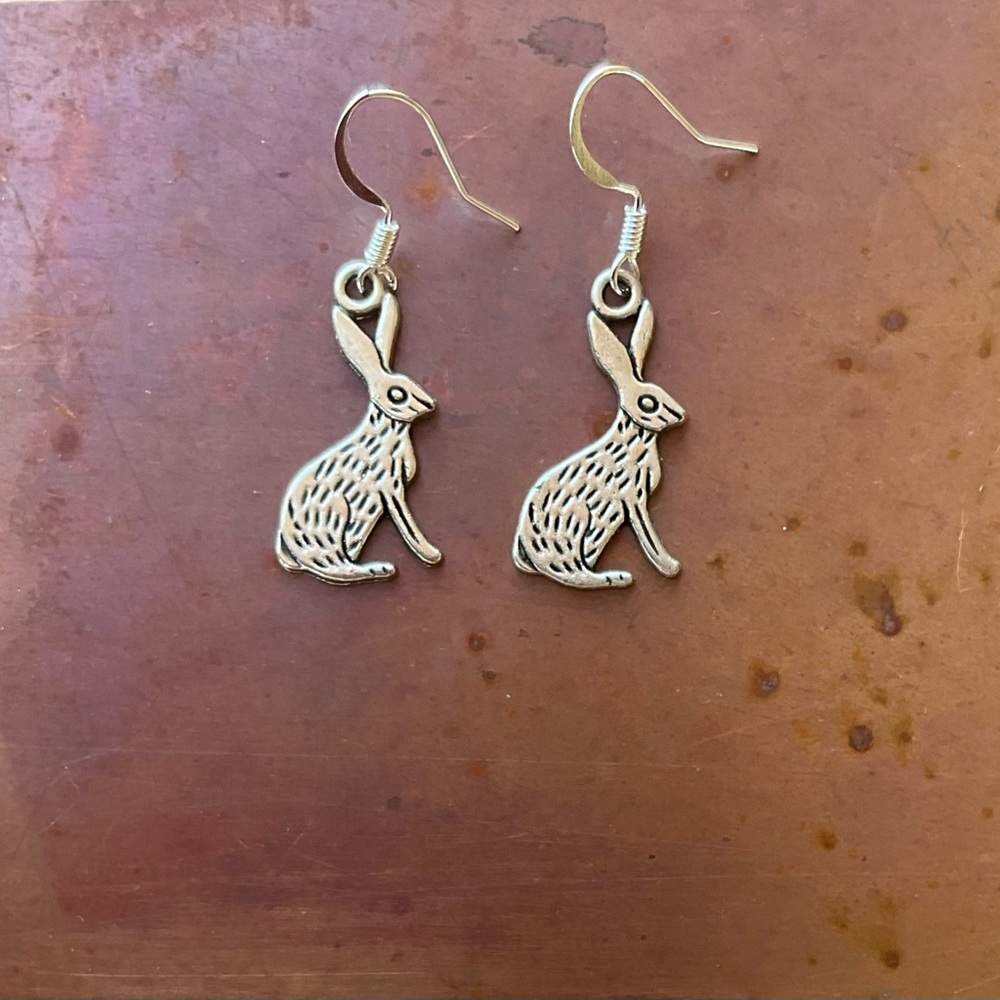 NEW BUNNY/RABBIT EARRINGS Silver  LIGHTWEIGHT with COMPLIMENTARY Organza Pouch!